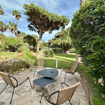 La Badine Clim Balneo Piscine Appart hôtel Hyères