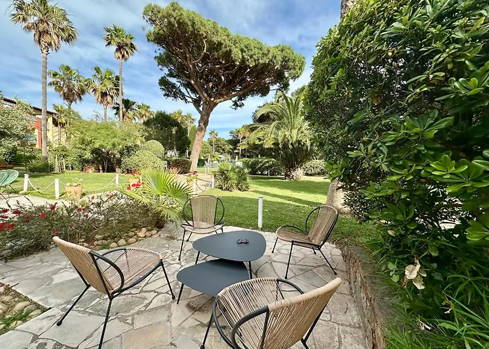 La Badine Acces Direct A La Clim Balneo Piscine Aparthotel Hyeres
